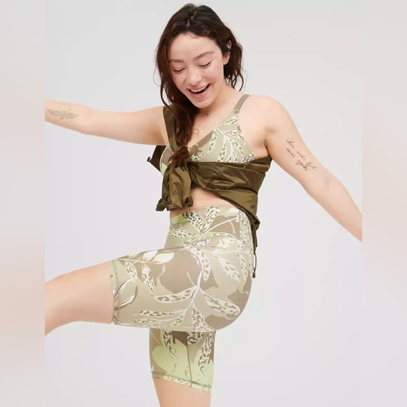 OFFLINE By AERIE Real Me Printed High Waisted 7" Bike Short Size S - Picture 2 of 12